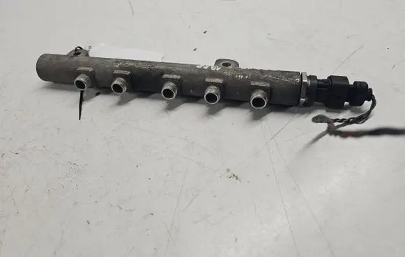 Opel Zafira B Fuel main line pipe 55197370