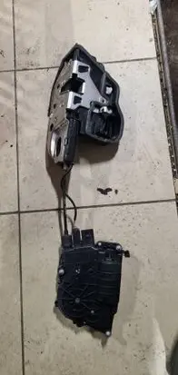 BMW 7 F01 F02 F03 F04 Rear door soft close latching motor 7185687 A053702