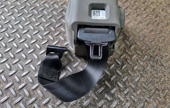 BMW 2 F44 Rear seatbelt 643835500B