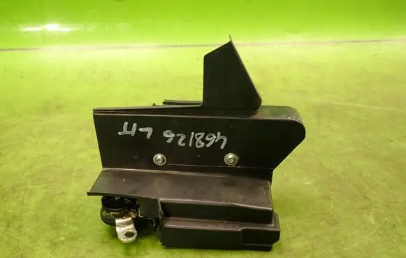 Dacia Sandero Rear door lock 825033585RF