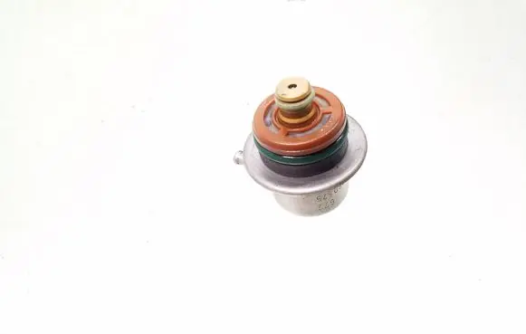 Volkswagen PASSAT B5 Fuel pressure regulator 0280160575 078133534C