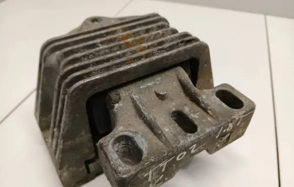 Audi TT Mk1 Engine mount bracket