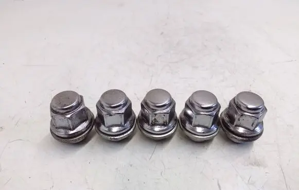 Toyota Prius (XW50) Nuts/bolts 
