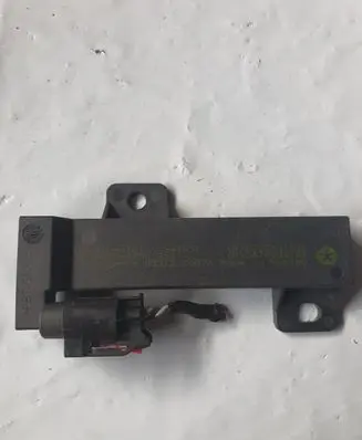 Chrysler 300C Aerial antenna amplifier 68051315AB P68051315AB