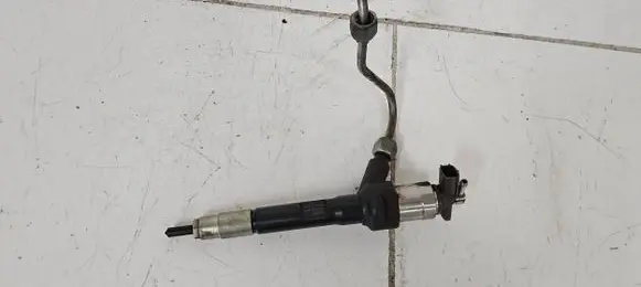 Mazda CX-7 Fuel injector R2AA13H50 001010L01429