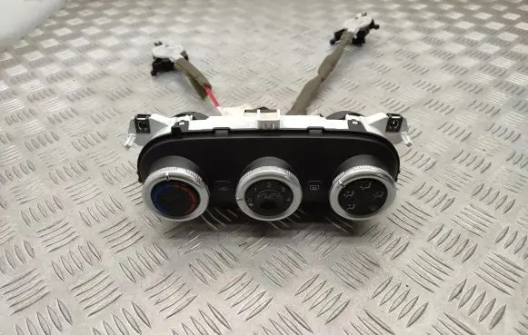 Fiat 500L Climate control unit 735579747