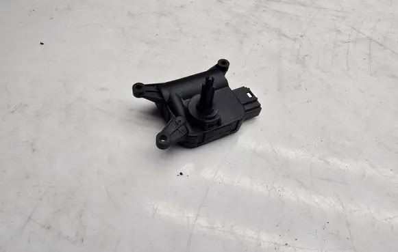 Volkswagen Crafter Air flap motor/actuator 0132801373 D6581