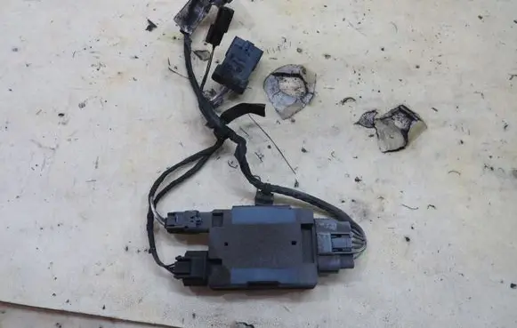 Renault Megane IV Fuel level meter relay 240539337R