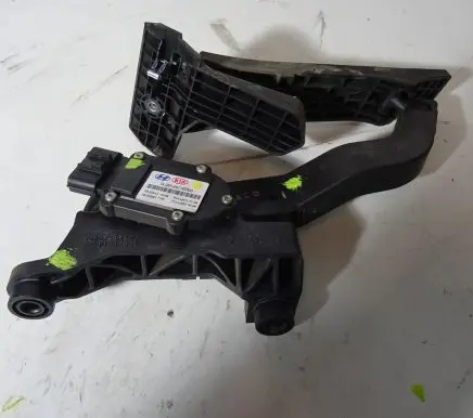 Hyundai i40 Accelerator throttle pedal 32727-3R300