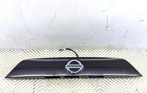 Nissan Qashqai Trunk door license plate light bar 908104ESXX