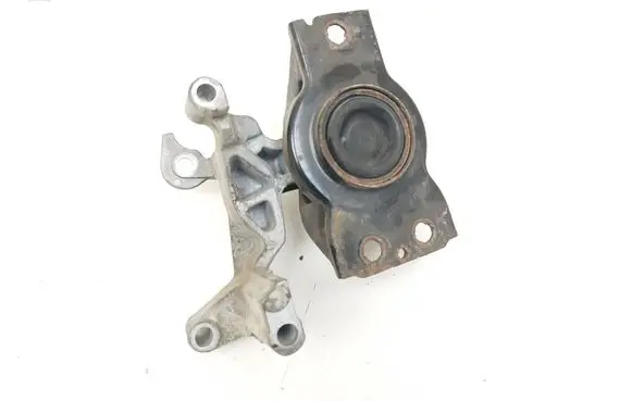 Nissan Qashqai Engine mount bracket