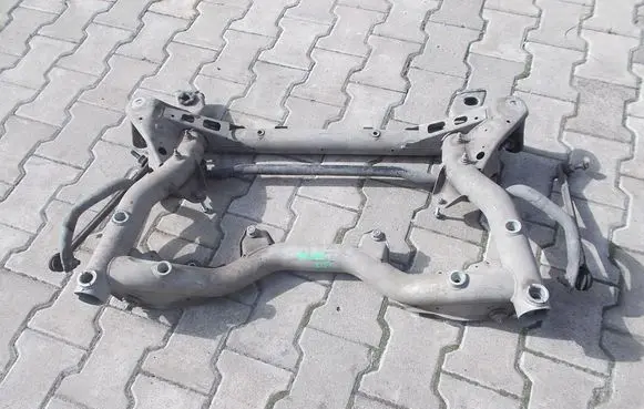 Mercedes-Benz E W212 Front subframe ZWROTNICAMCPERSON