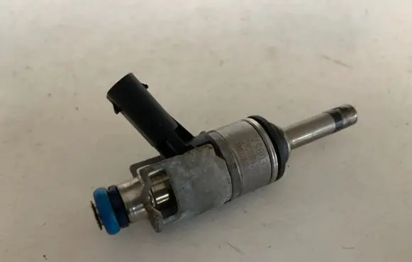 Audi Q7 4M Fuel injector 06C906036G 06E095A