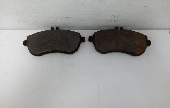 Mercedes-Benz E W212 Brake pads (front) 0074209220