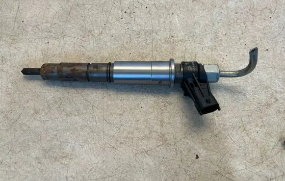 Nissan Qashqai Fuel injector 0445115084