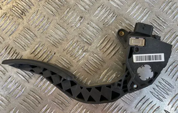 Opel Vivaro Accelerator throttle pedal 180020024R