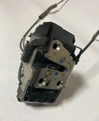 Nissan Navara D40 Front door lock 0607H