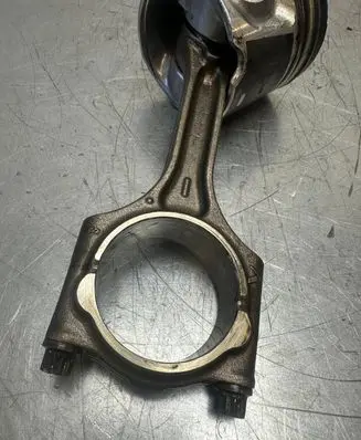 Volvo XC60 Piston with connecting rod 81L123