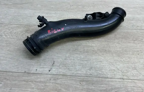 Porsche Cayenne (92A) Intercooler hose/pipe 95511062410 7L5145958B