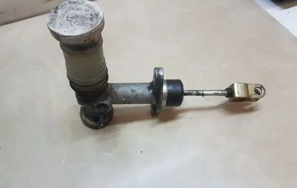 Mitsubishi Pajero Sport I Clutch master cylinder