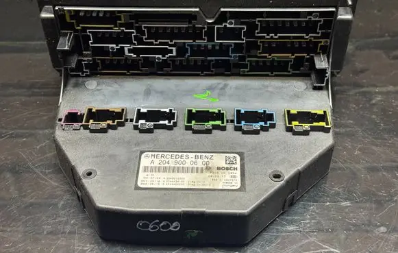 Mercedes-Benz C W204 SAM control unit A2049000600 A2044424100 A2049010500