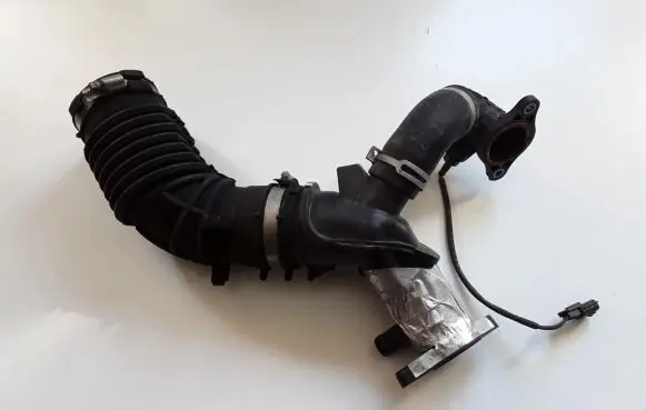 Renault Captur Air intake duct part 165763328R