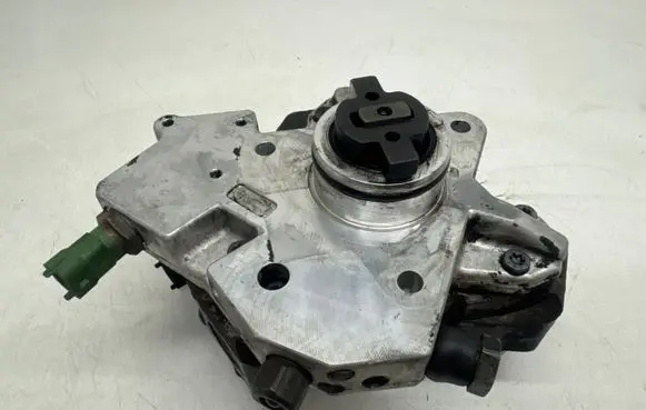 Volvo S60 Fuel injection high pressure pump 30756125