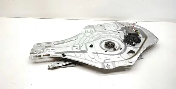 Hyundai Tucson JM Front door window regulator with motor 824702E010