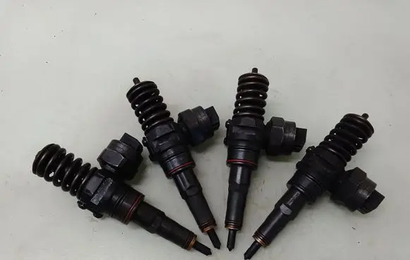 Volkswagen PASSAT B5 Fuel injectors set 038130073F