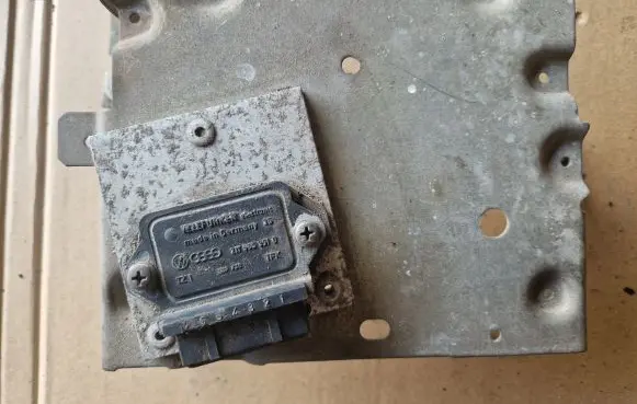 Volkswagen Golf II Ignition amplifier control unit 211905351 191905359B