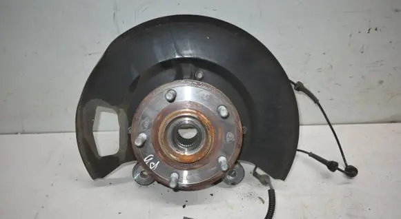 Chrysler Town u0026 Country V Front wheel hub 04743576AB