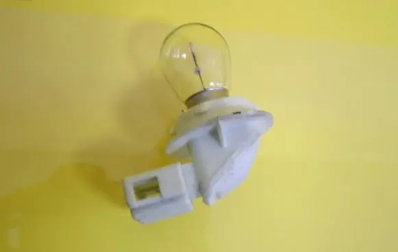 Volkswagen Golf V Tail light bulb cover holder