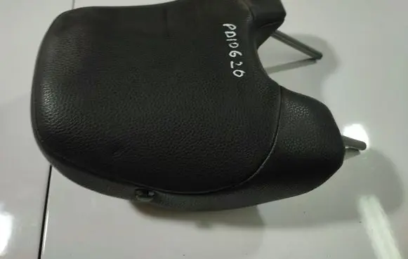 Volvo V70 Front seat headrest 