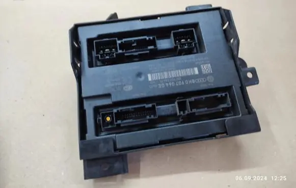 Audi A4 S4 B8 8K Comfort/convenience module 8K0907064GE