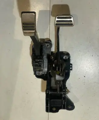 Ford Mustang VI Accelerator throttle pedal GR3C9F836AB