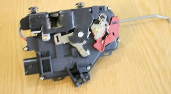 Audi A4 S4 B6 8E 8H Front door lock 8E2837015C