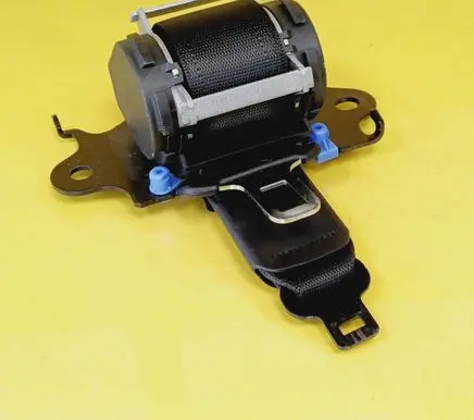 Middle seatbelt (rear)