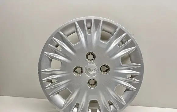 Ford Fiesta R15 wheel hub/cap/trim D3BC1130AA
