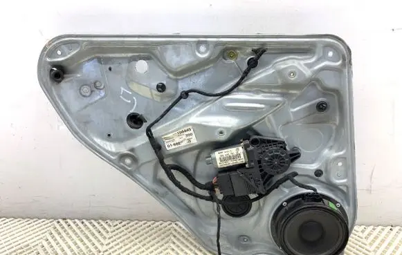 Volkswagen PASSAT B5.5 Rear door window regulator with motor 