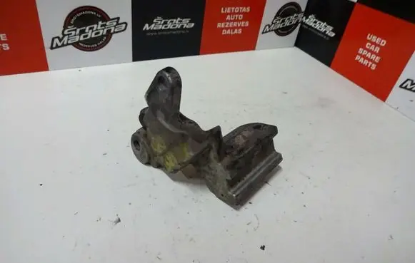Volvo S80 Engine mount bracket 31293542