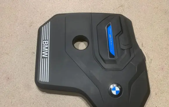 BMW 5 G30 G31 Engine cover (trim) 8676204