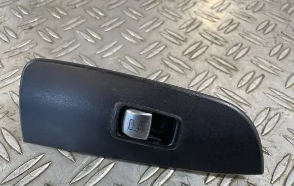 Mercedes-Benz Vito Viano W447 Electric window control switch A4477271028