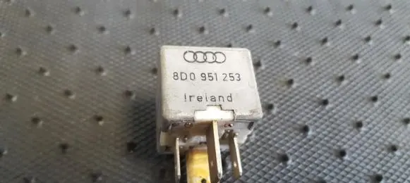 Volkswagen PASSAT B5 Other relay 8D0951253 899312000