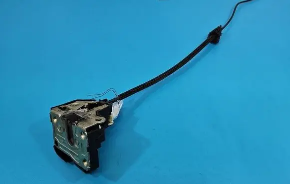 Renault Clio II Front door lock IMPRK1591950