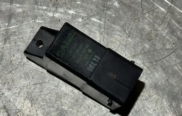 Peugeot 308 Glow plug pre-heat relay 9802424080