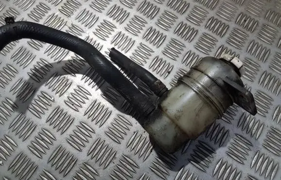 Mitsubishi Galant Power steering fluid tank/reservoir