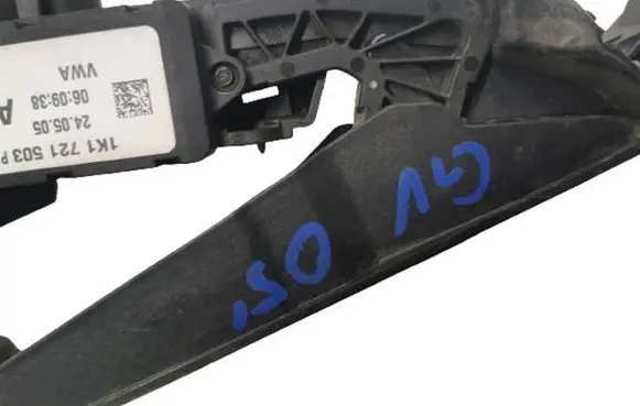 Volkswagen Golf V Accelerator throttle pedal 1K1721503P 060938