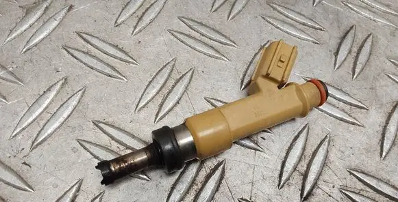 Toyota Auris E180 Fuel injector 232500T030