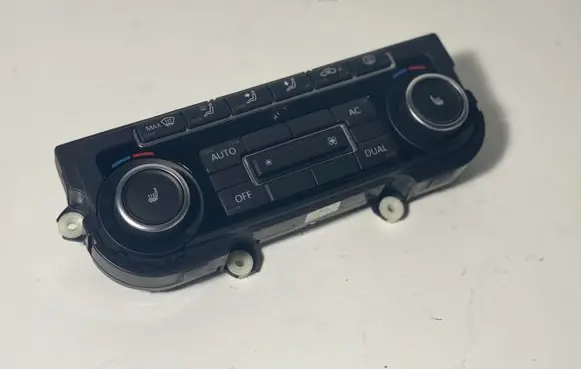 Volkswagen PASSAT B7 Climate control unit 5K0907044DG