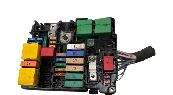 Citroen C4 Cactus Fuse module 9804848480